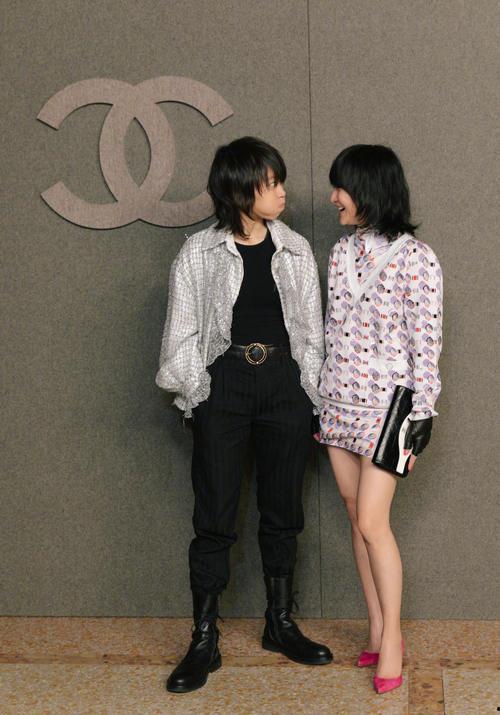 周迅窦靖童吃瓜,娱乐圈新动态引热议