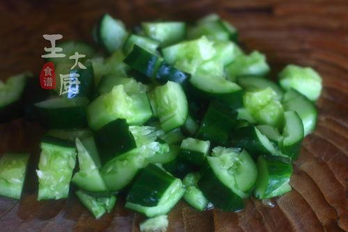 吃瓜做黄拌,一场味蕾与视觉的盛宴