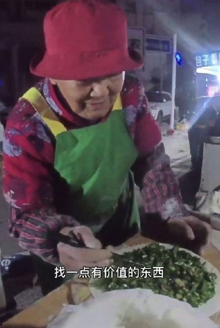 吃瓜看戏小丑图片高清