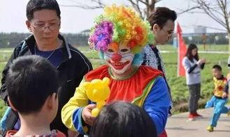 吃瓜看戏小丑图片高清