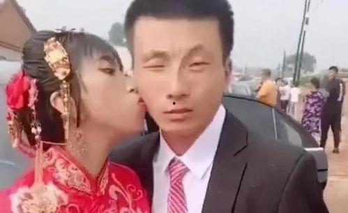 新郎自己吃自己瓜