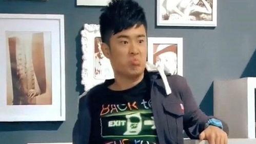 群众吃瓜吐舌视频,网络热议不断