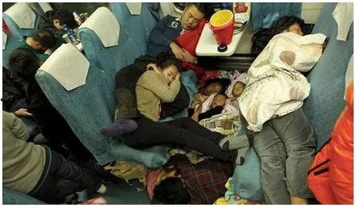 缅北女生火车吃瓜,揭秘火车上的独特生活瞬间