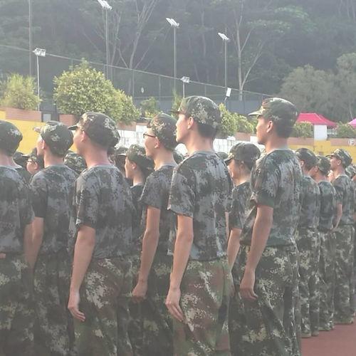 朋友军训吃瓜,揭秘战友们的欢乐时光